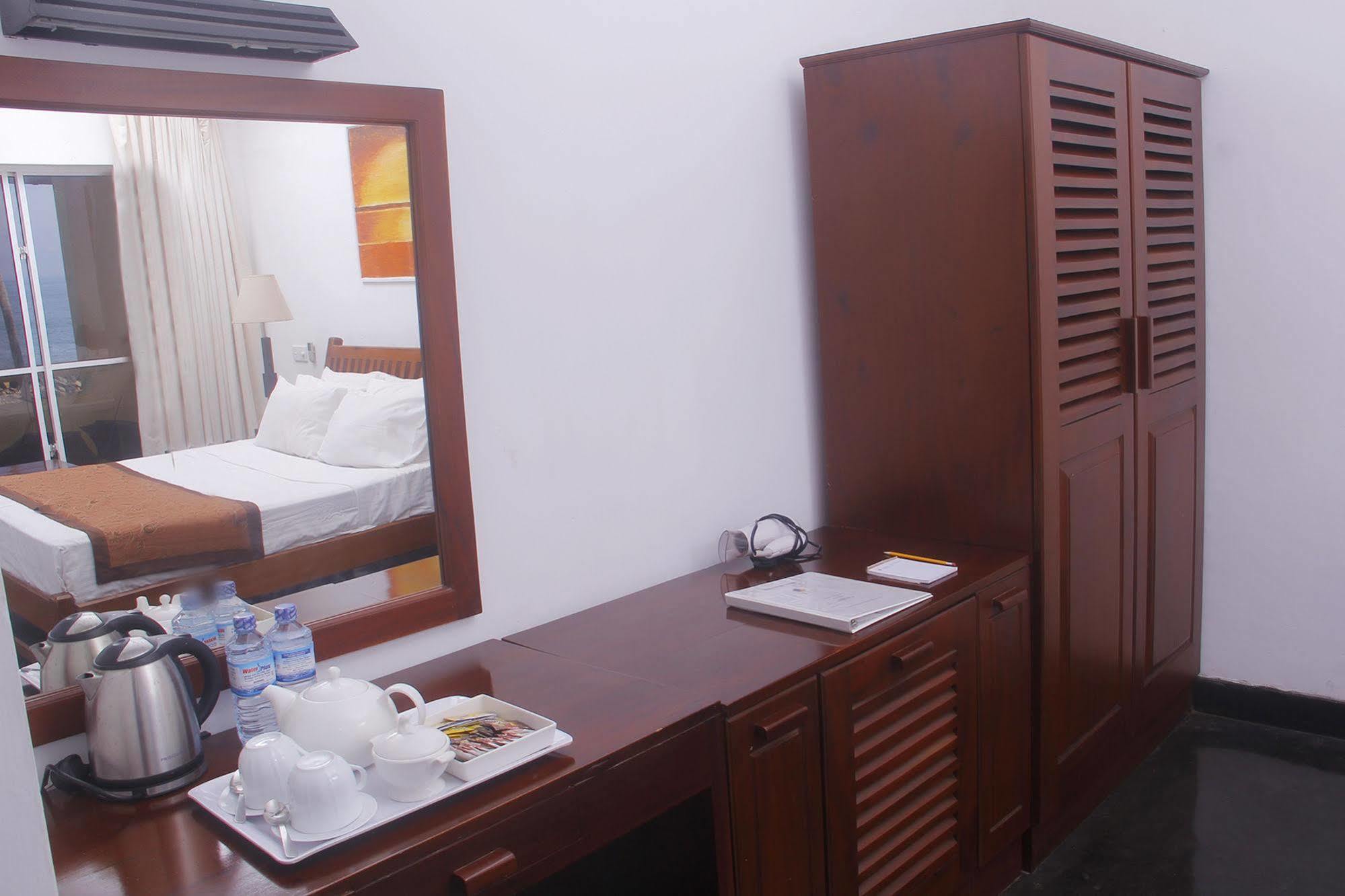 Sanmali Beach Hotel Marawila Exterior foto